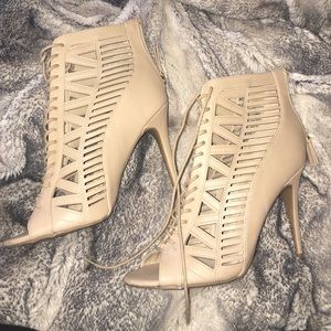 Laced heels booty style