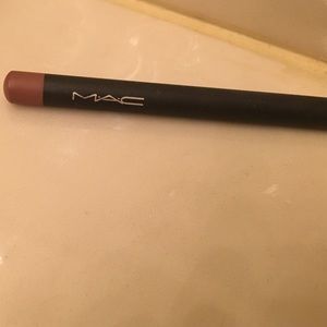 Mac lip liner