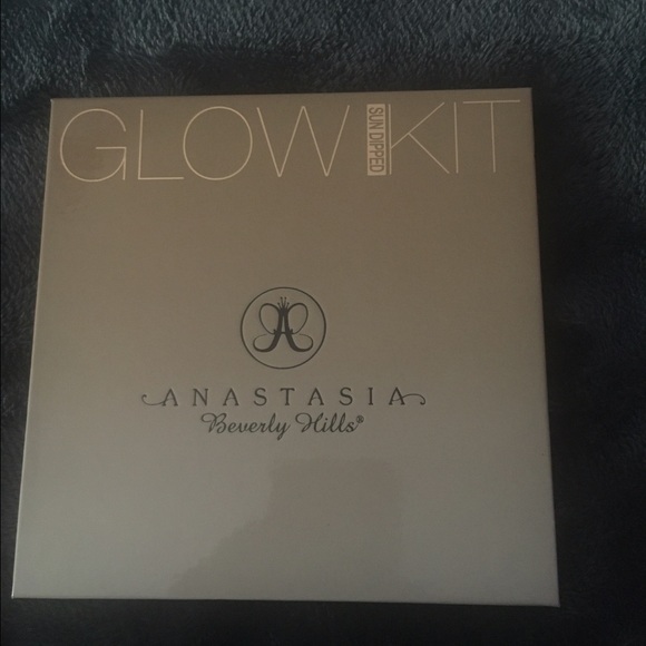 Anastasia glow kit