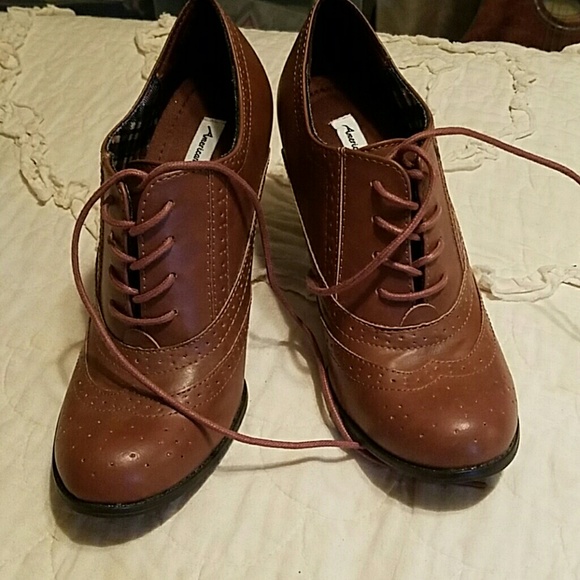 AE size 7 heeled oxfords