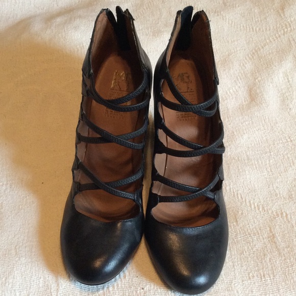 Black wedge strappy shoes