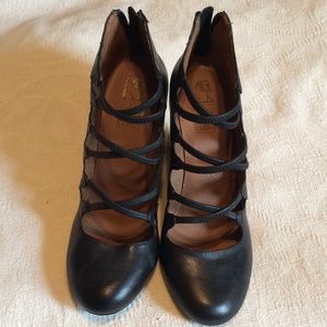 Black wedge strappy shoes