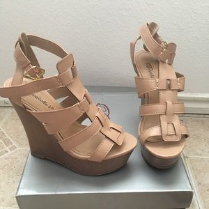 Nude wedges