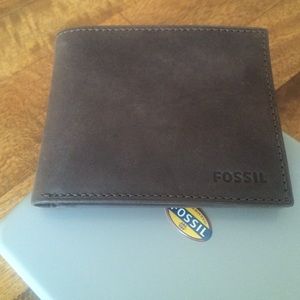 Men's leather Fossil wallet. Never been used