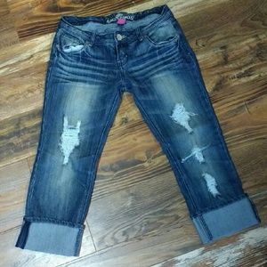 Almost famous distressed capri's