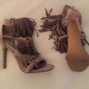 Super cute Steve Madden fringe shoes