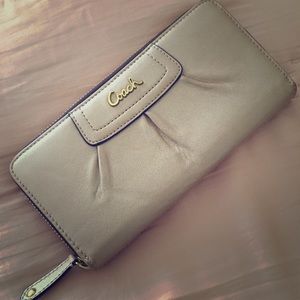 COACH gold wallet clutch 👛