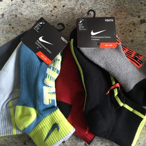 Nike Quarter Socks 3 pairs in a pack. $20 each - Picture 3 of 3