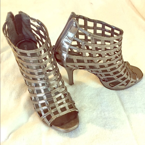 Pewter colored caged heel. Pierre Dumas size 7.5.