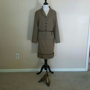 Ladies skirt suit
