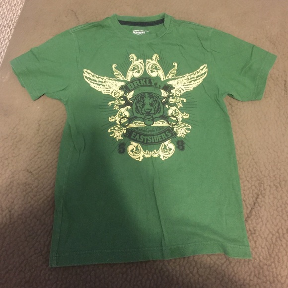 Green Old Navy T-shirt.