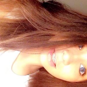 Meet your Posher, Tia