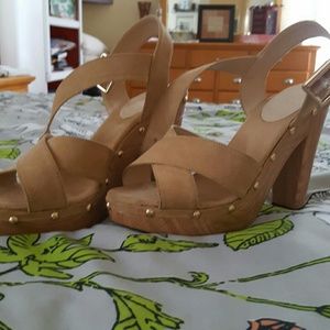 Adorable brown heels