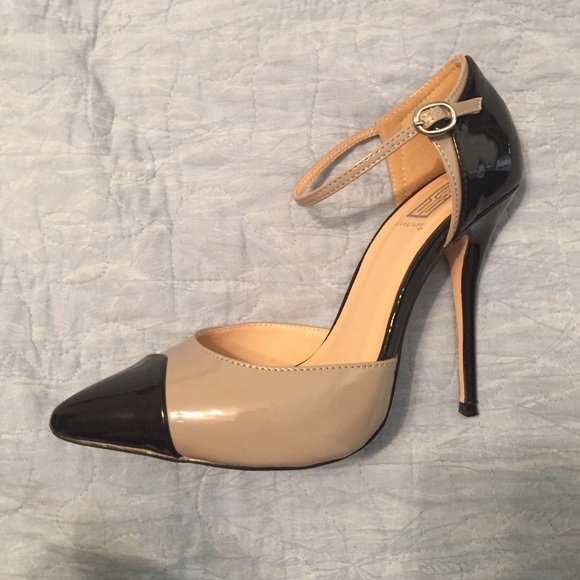 🔴SOLD🔴 Gray/black heels