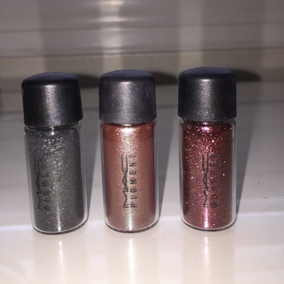 MAC Cosmetics holiday set glitter & pigments