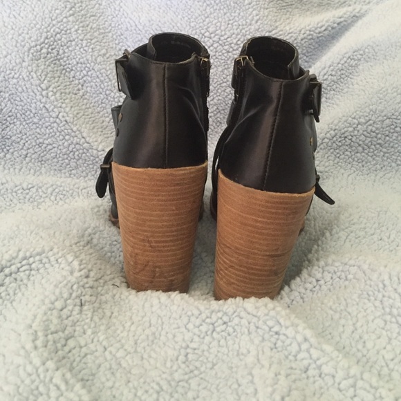 DV by Dolce Vita, Black cut-out booties - Picture 3 of 4