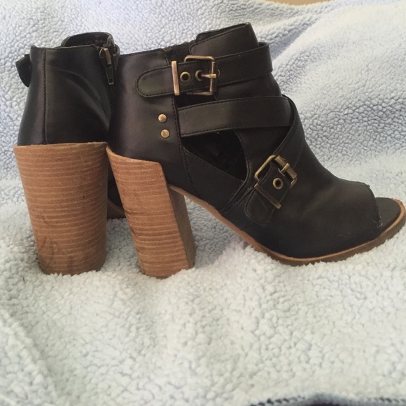 DV by Dolce Vita, Black cut-out booties - Picture 4 of 4