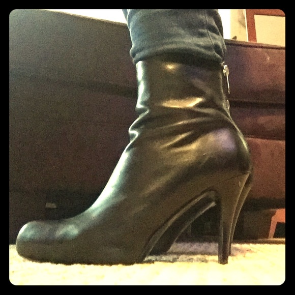 Claudia Ciuti Booties
