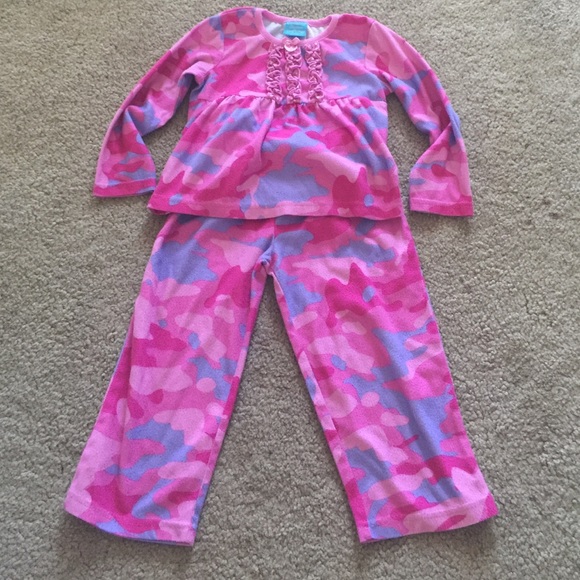 Girls pink camo pajamas