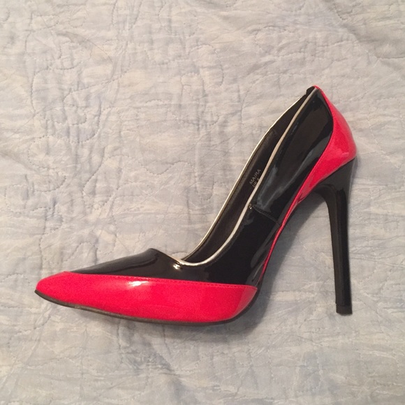 Red/black high heel shoes