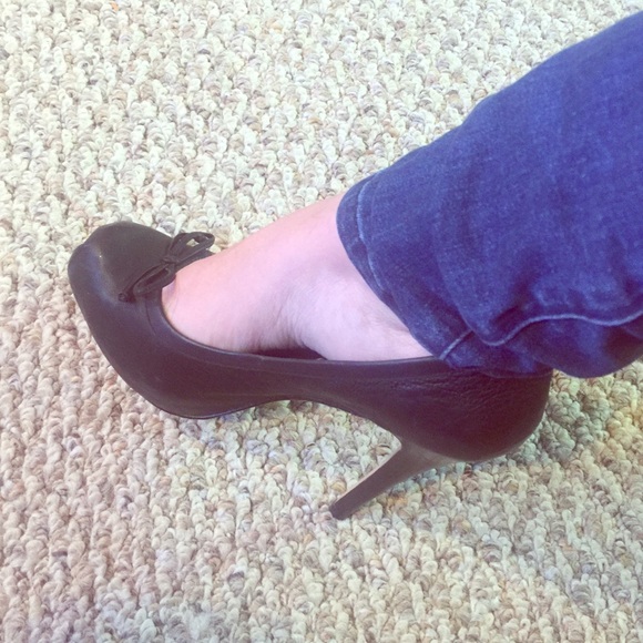 BCBG Maxazria pumps