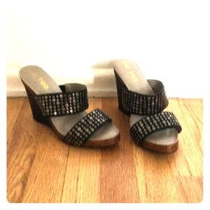 Me Too Black wedge sandal