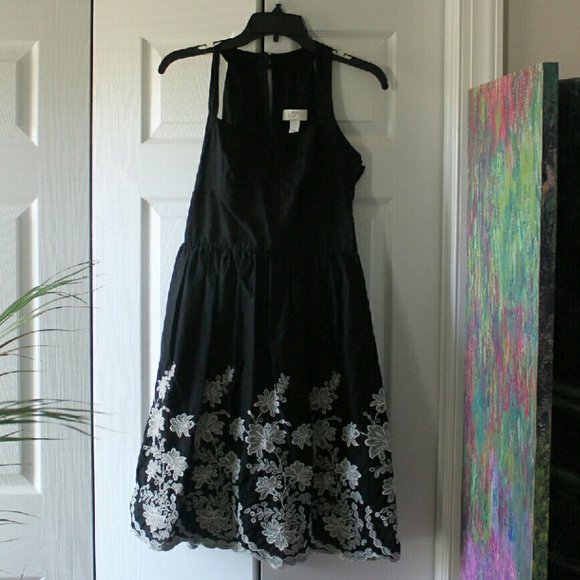 Ann Taylor LOFT black embroidered dress size 2