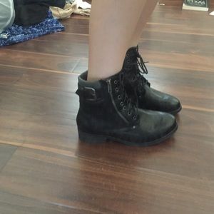 Combat boots