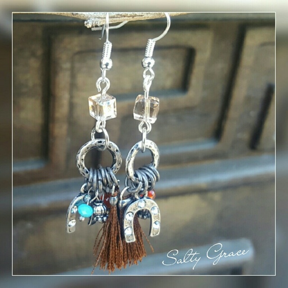 Horseshoe tassel Swarovski earrings - Picture 5 of 6