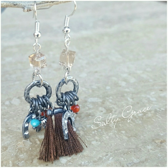 Horseshoe tassel Swarovski earrings - Picture 2 of 6