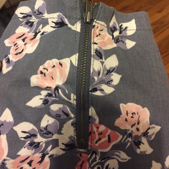 Floral skinnies with zipper on ankles - Picture 2 of 4