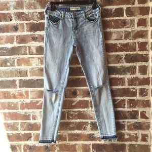 light wash skinny jeans