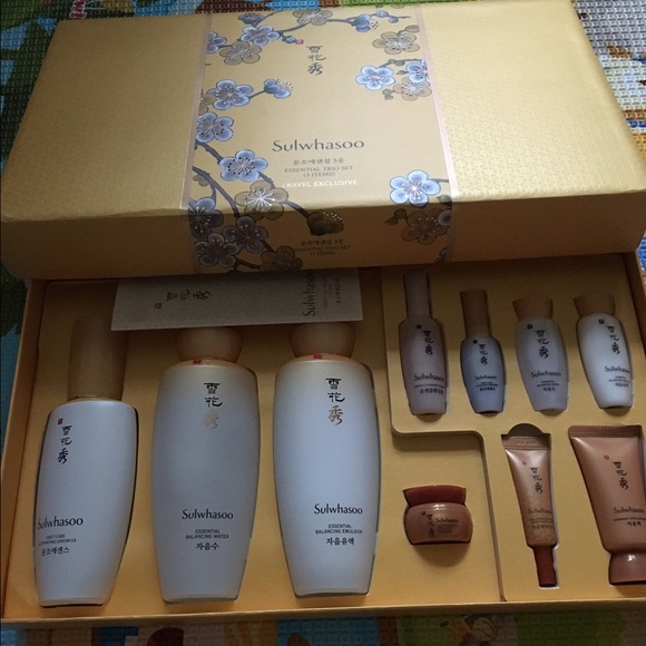 Sold!!!sulwhasoo gift set