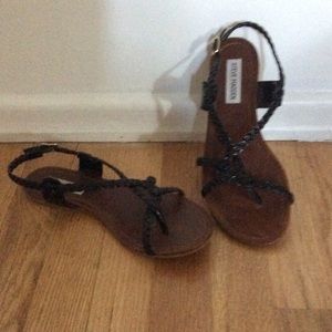 Steve Madden black patent leather sandal