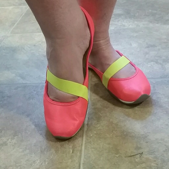 Slip on New Balance shoes.