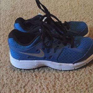 NEW little boys Nike tennis shoes sz 11.5