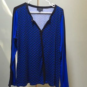 V neck long sleeve blouse w/ snap collar