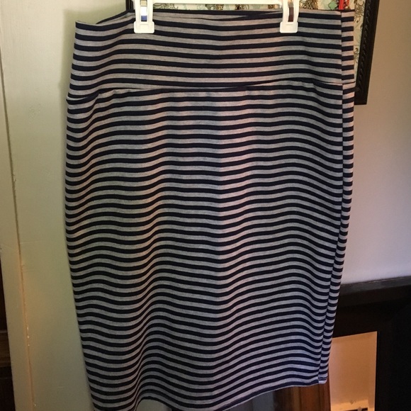 Lularoe Cassie XL - gray and navy stripe