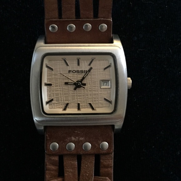 (112) Woman's Fossil Watch - NEEDS BATTERY!