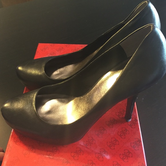 Guess Closed Toe Platform Pumps