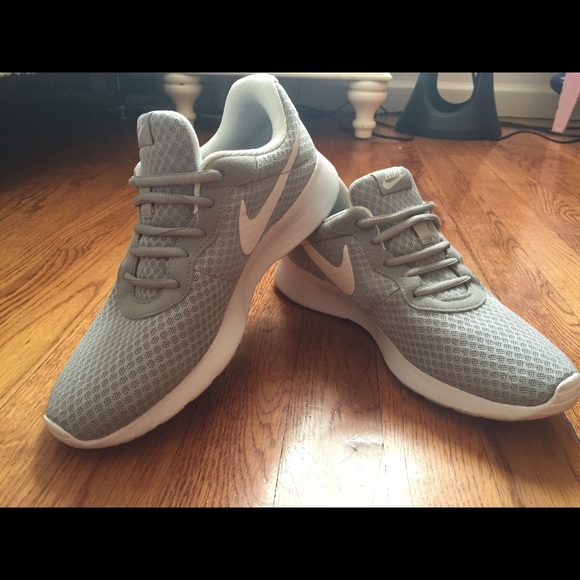 Nike shoes - Picture 2 of 3