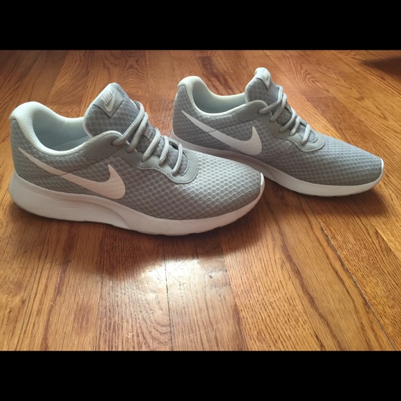 Nike shoes - Picture 3 of 3