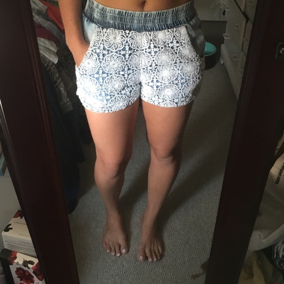 Charlotte Russe denim stretchy shorts SM - Picture 1 of 4