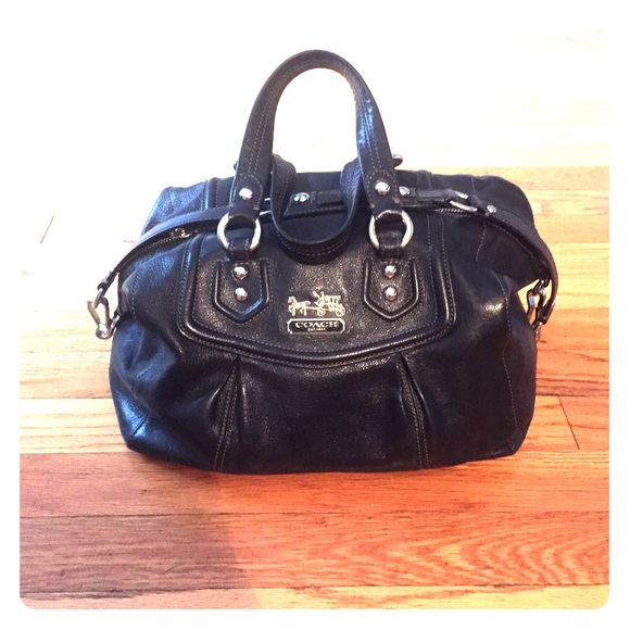 PRICE DROP!! ⭐️Coach authentic leather handbag⭐️