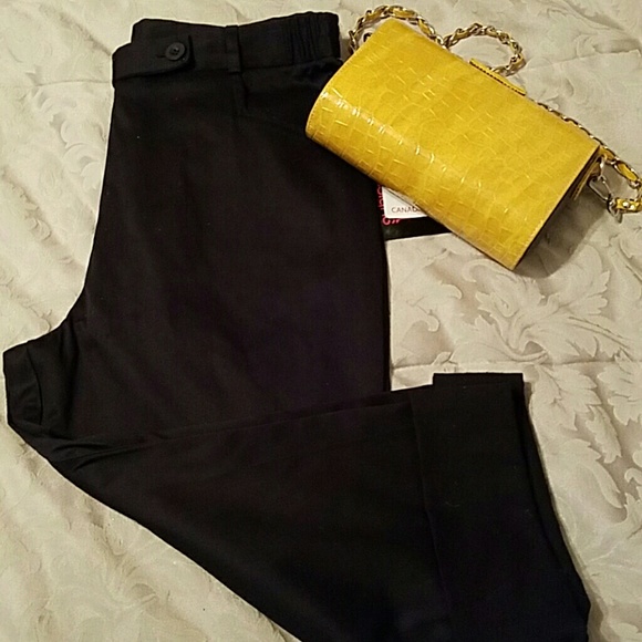 🔴GONE GIFT🔴BASIC BLACK STRETCH CAPRI PANTS