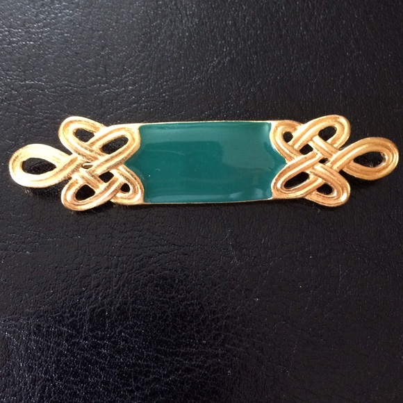 Emerald green and gold Brooch