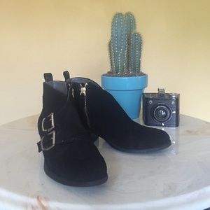Ellen Tracy Suede Booties Size 6