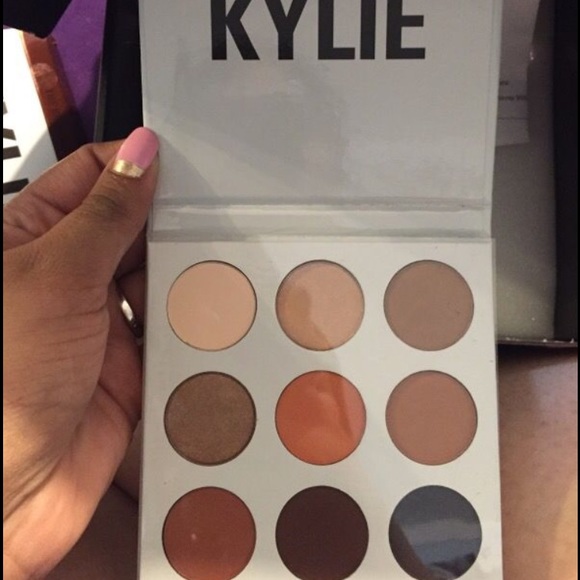 Kylie Kyshadow - Picture 3 of 4