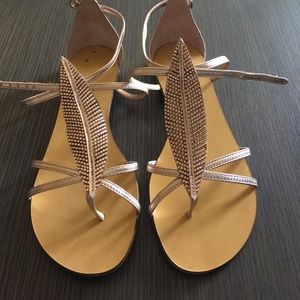 Rose gold metallic rhinestone sandals size 9