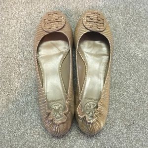 Snakeskin Tory Burch flats in classic taupe color